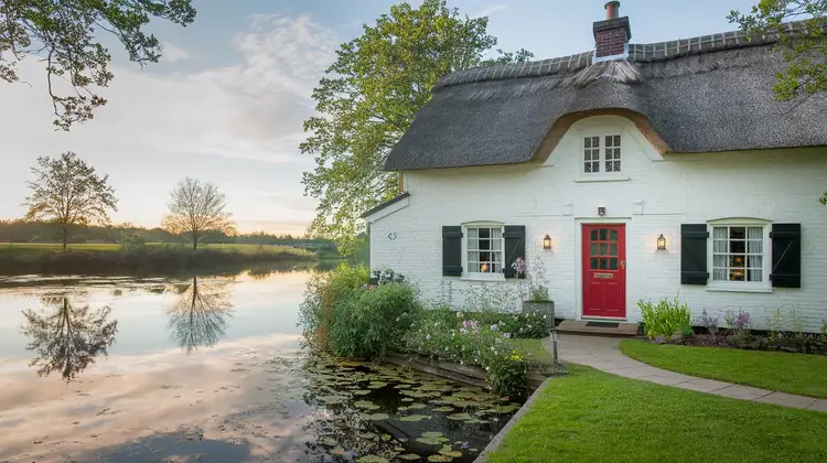 Cottage Home Designs Charming Cozy Rustic Home Inspirations 2025 - Post Thumbnail